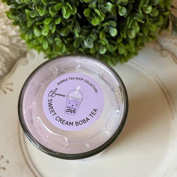 Sweet Cream Boba Tea Scented Candle - Picture 3 of 4